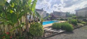 Maisons de vacances Gites de 2 a 11 personnes au Domaine d'USSON : photos des chambres