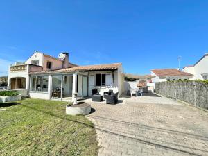 Maisons de vacances Maison a 650m de la mer avec jardin, veranda et WIFI - FR-1-231-325 : photos des chambres