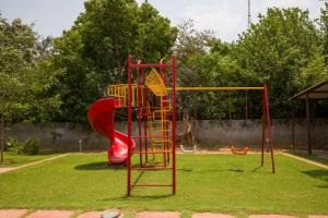 Alaya Stays Raga 2BHK Farmstay with an entertainment lounge