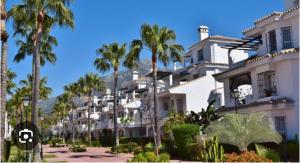 Beach Apartment - Sleeps 6 Pool & Private Terrace