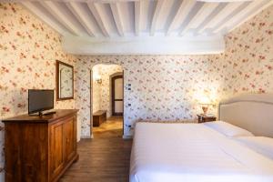 Double or Twin Room with Terrace