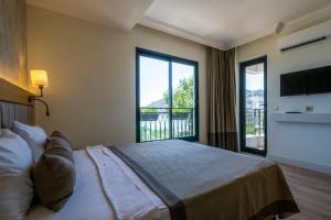 DeMANOR HOTEL ADULT ONLY