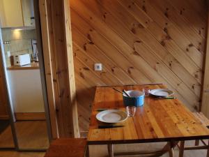 Studio cosy en front de neige à Risoul 1850, accès direct aux pistes et commodités, 2 couchages - FR-1-330-493