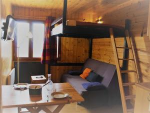 Studio cosy en front de neige à Risoul 1850, accès direct aux pistes et commodités, 2 couchages - FR-1-330-493