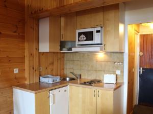 Studio cosy en front de neige à Risoul 1850, accès direct aux pistes et commodités, 2 couchages - FR-1-330-493