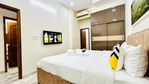 BluO Modern 2BHK Rohini - Parking , Balcony