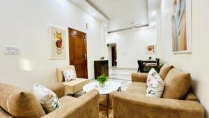 BluO Modern 2BHK Rohini - Parking , Balcony