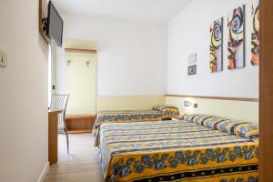 Family Room (2 Adults + 1 Child) with Balcony and Side Sea View room in Hotel Continental