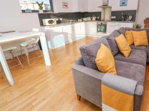 Newquay, Beach Charm and Town Vibes with Parking