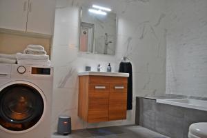 Ivy Rose - Marsaxlokk