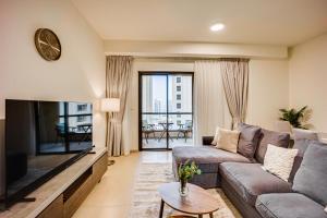 2BD apartment near the beach in Bahar, JBR