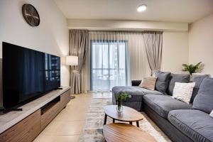 2BD apartment near the beach in Bahar, JBR