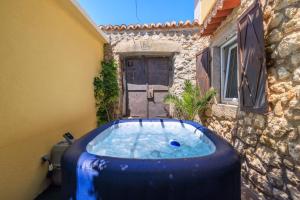 Holiday house with private jacuzzi