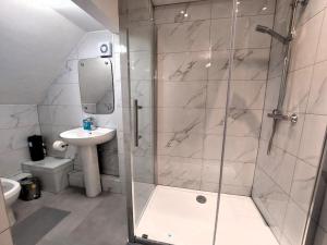 Spacious 5 bedroom House London