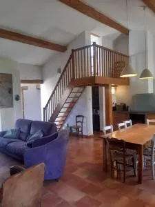 Le Pigeonnier au dessus du lac - Caraman