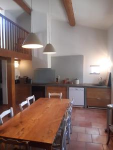 Le Pigeonnier au dessus du lac