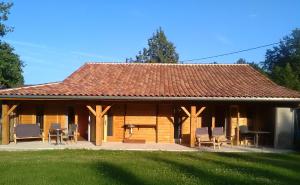 B&B / Chambres d'hotes La Pierre Blanche : Chambre Double - Vue sur Piscine