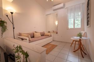 Sunny Breeze Maisonette by RentalsPro - Fourka Beach