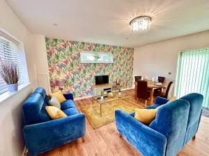 Rabbit Meadow Lodge - Sleeps up to 4 people - Llanvaches