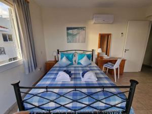 Pretty Peyia Cottages