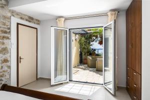 Tatiana Seaview House by Konnect, Nisaki