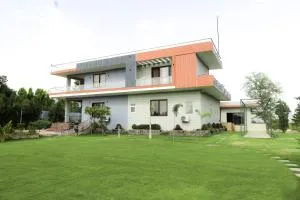 ELIVAAS Aarul 4 BHK Villa with Pvt Pool, Gazebo & Game Zone - Bahora