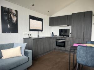 Holiday Home De Zeeparel by Interhome