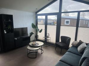 Holiday Home De Zeeparel by Interhome