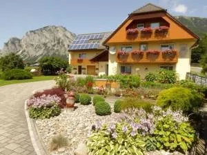 HAUS RUSSOLD - FEWO11 mit Balkon in entspannter Atmosphäre - GRÜNER SEE - Oberort