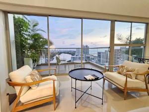 Duplex de Lujo nuevo con vista increible al centro y la playa