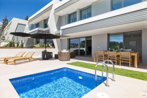 ViVi Homes - Adam Wellness, Pool, Terrace & Sea View