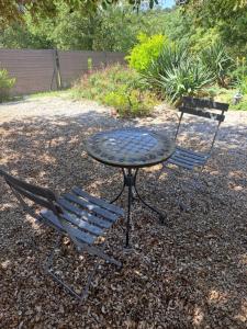 B&B / Chambres d'hotes Le calme de la garrigue : photos des chambres