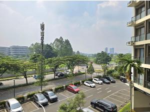 Apt Sky House BSD Studio with Pool & Wi-Fi by Damaresa