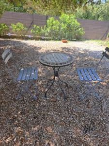 B&B / Chambres d'hotes Le calme de la garrigue : photos des chambres