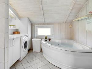 Holiday Home Hariet - 300m from the sea by Interhome