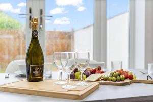 Beautiful House - Sleeps up to 7 - Free Parking, Fast Wifi and Smart TV by Yoko Property