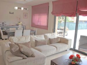 Holiday Home Rosa by Interhome