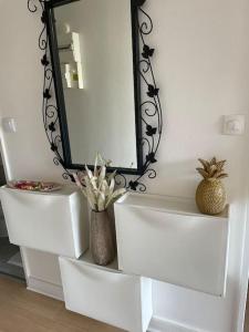 Appartements La Fregate -studio lumineux et verdoyant : photos des chambres