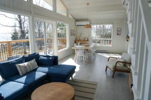 Blissful Oceanfront Cottage in Port Mouton