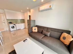 CORNER 1 Bedroom Condo in Amazon Residence