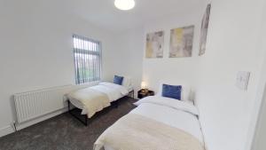 Elegant 2 Bed House Near City Centre