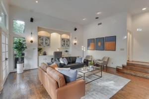 Dallas Gem 5 Bedrooms Home with Pool Game Room