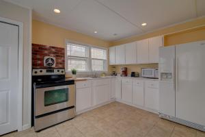 Fully fenced yard and minutes to bayside beaches