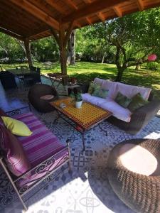 Grande maison bois entre océan et lac