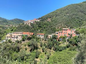 Bilocale spazioso con balconcino sulle alture di Levanto