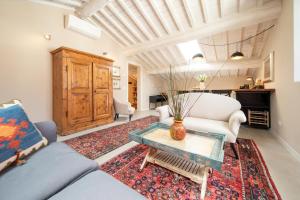 Casa Cantore Close to the Walls