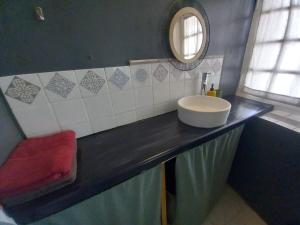 Maisons de vacances Maison medievale avec jardin dans charmant village : photos des chambres