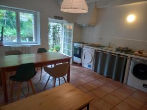 Maisons de vacances Maison medievale avec jardin dans charmant village : photos des chambres