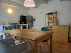 Maisons de vacances Maison medievale avec jardin dans charmant village : photos des chambres