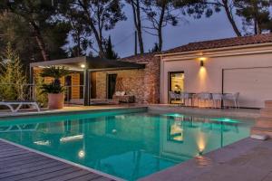 Villas Villa d-exception au Beausset avec piscine chauffee : photos des chambres